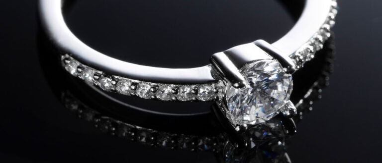 Lab-grown diamond engagement ring showcasing clarity and brilliance.